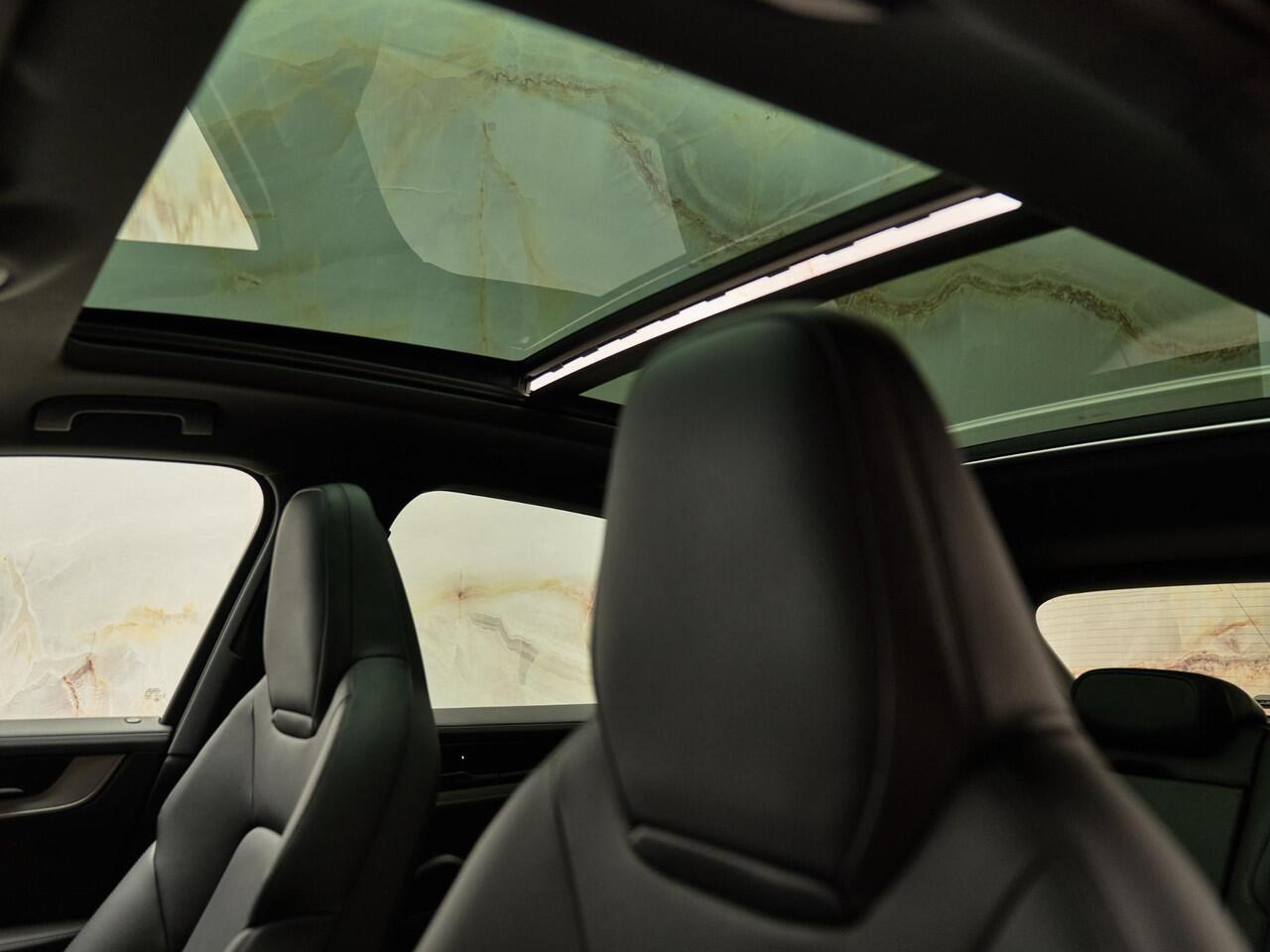 Porsche CAYENNE 3.0 E-Hybrid, SportDesign, Bose, tr.haak, 22", pano, luchtv., memory, ACC, privacy