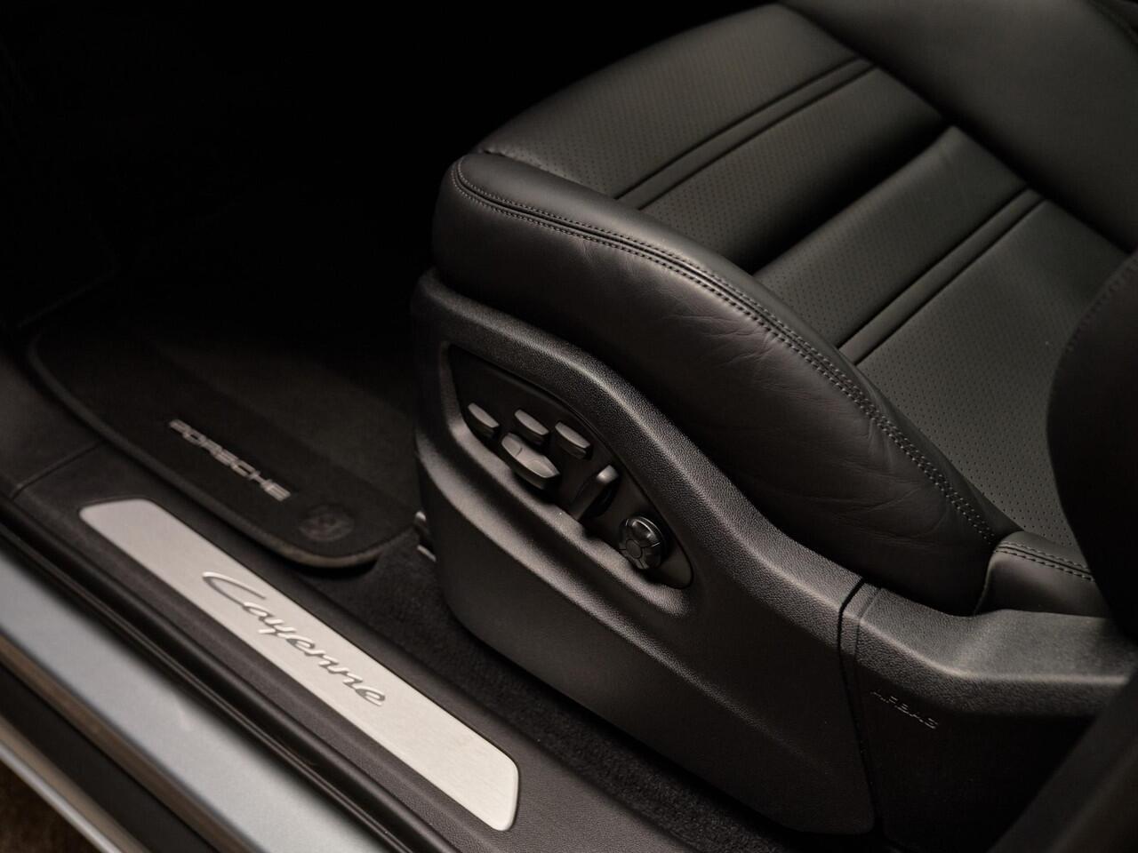 Porsche CAYENNE 3.0 E-Hybrid, SportDesign, Bose, tr.haak, 22", pano, luchtv., memory, ACC, privacy