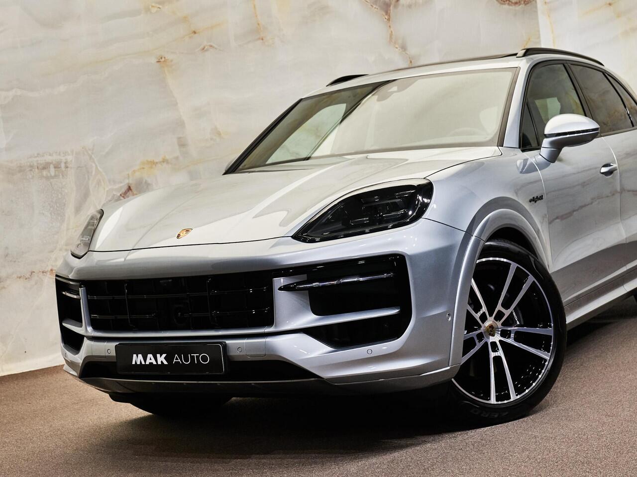 Porsche CAYENNE 3.0 E-Hybrid, SportDesign, Bose, tr.haak, 22", pano, luchtv., memory, ACC, privacy