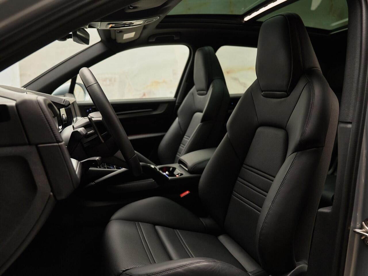 Porsche CAYENNE 3.0 E-Hybrid, SportDesign, Bose, tr.haak, 22", pano, luchtv., memory, ACC, privacy