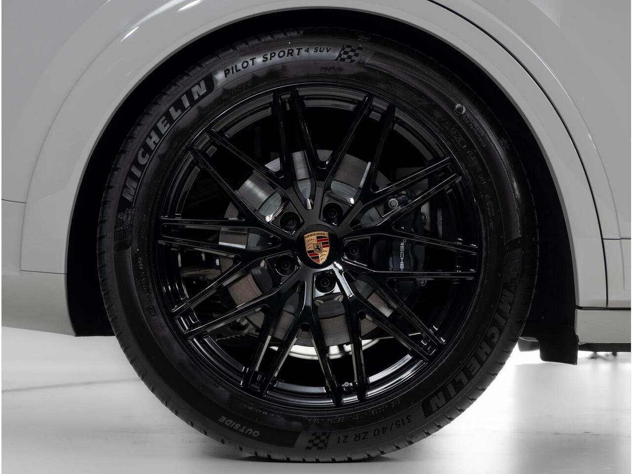 Porsche CAYENNE E-Hybrid Black Edition