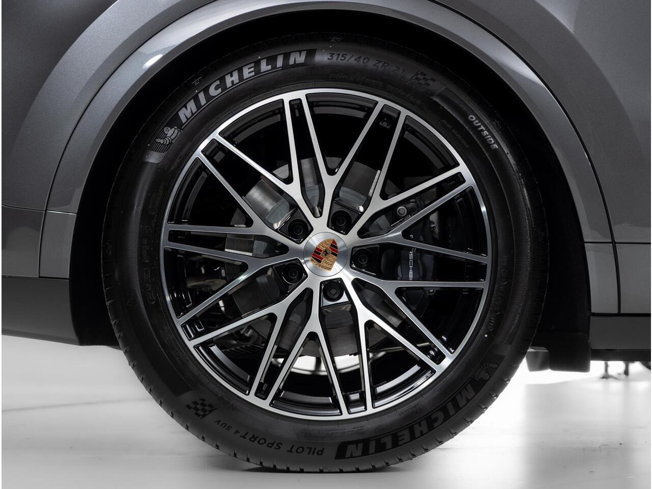 Porsche CAYENNE E-Hybrid Black Edition