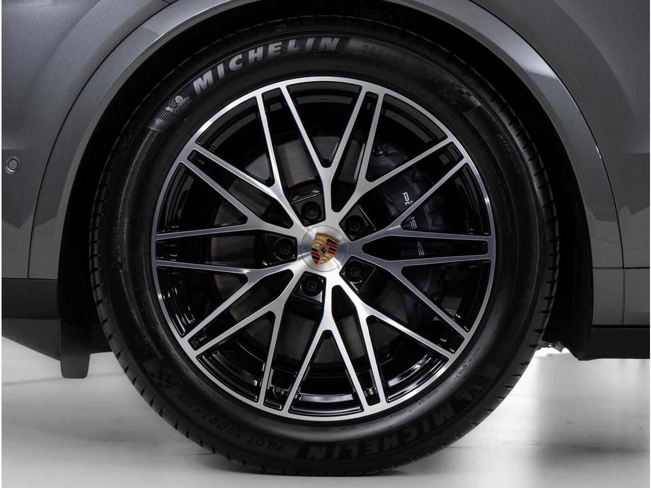 Porsche CAYENNE E-Hybrid Black Edition