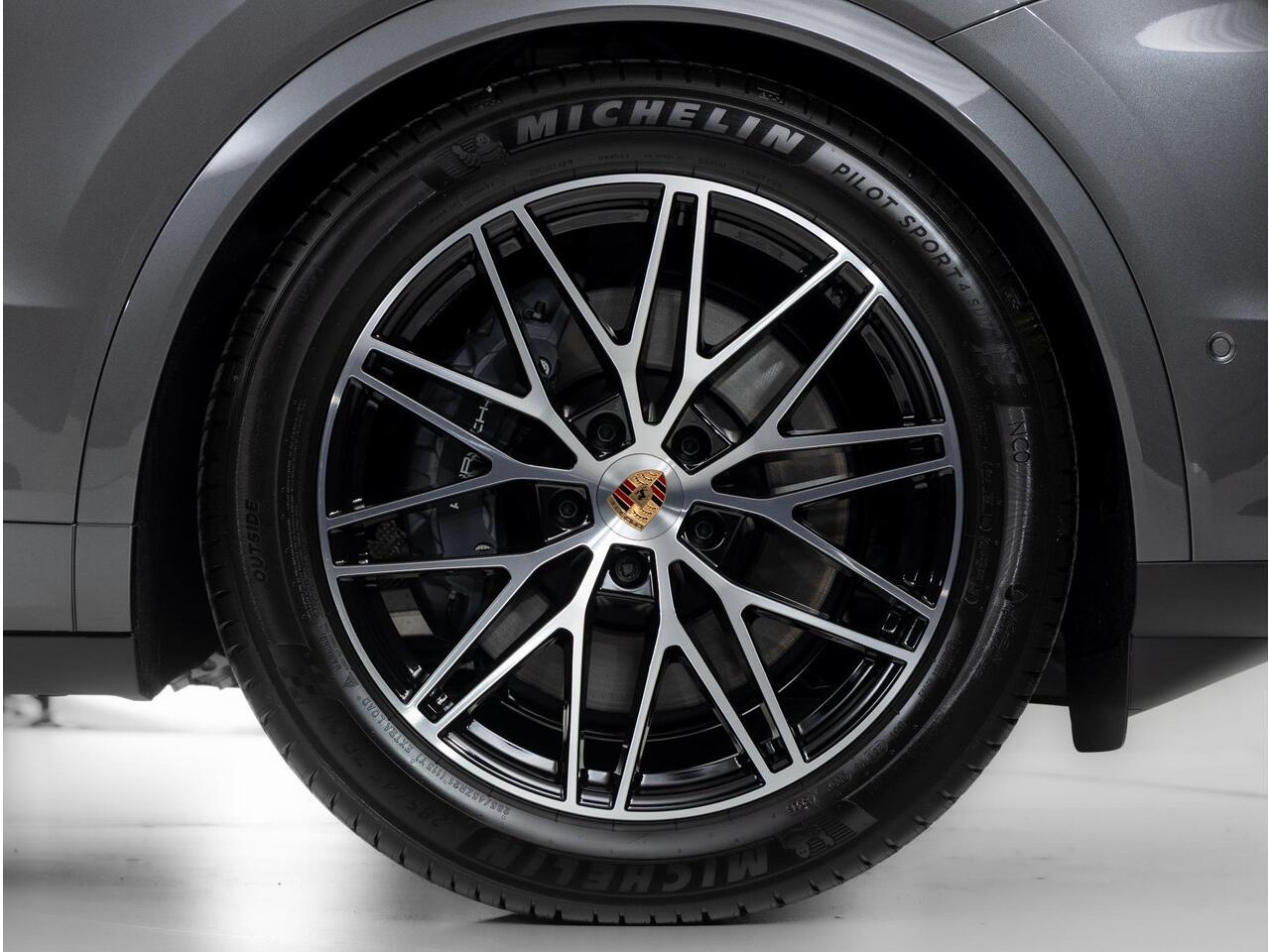 Porsche CAYENNE E-Hybrid Black Edition