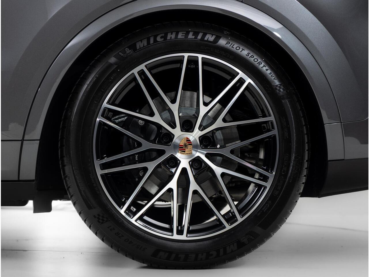 Porsche CAYENNE E-Hybrid Black Edition