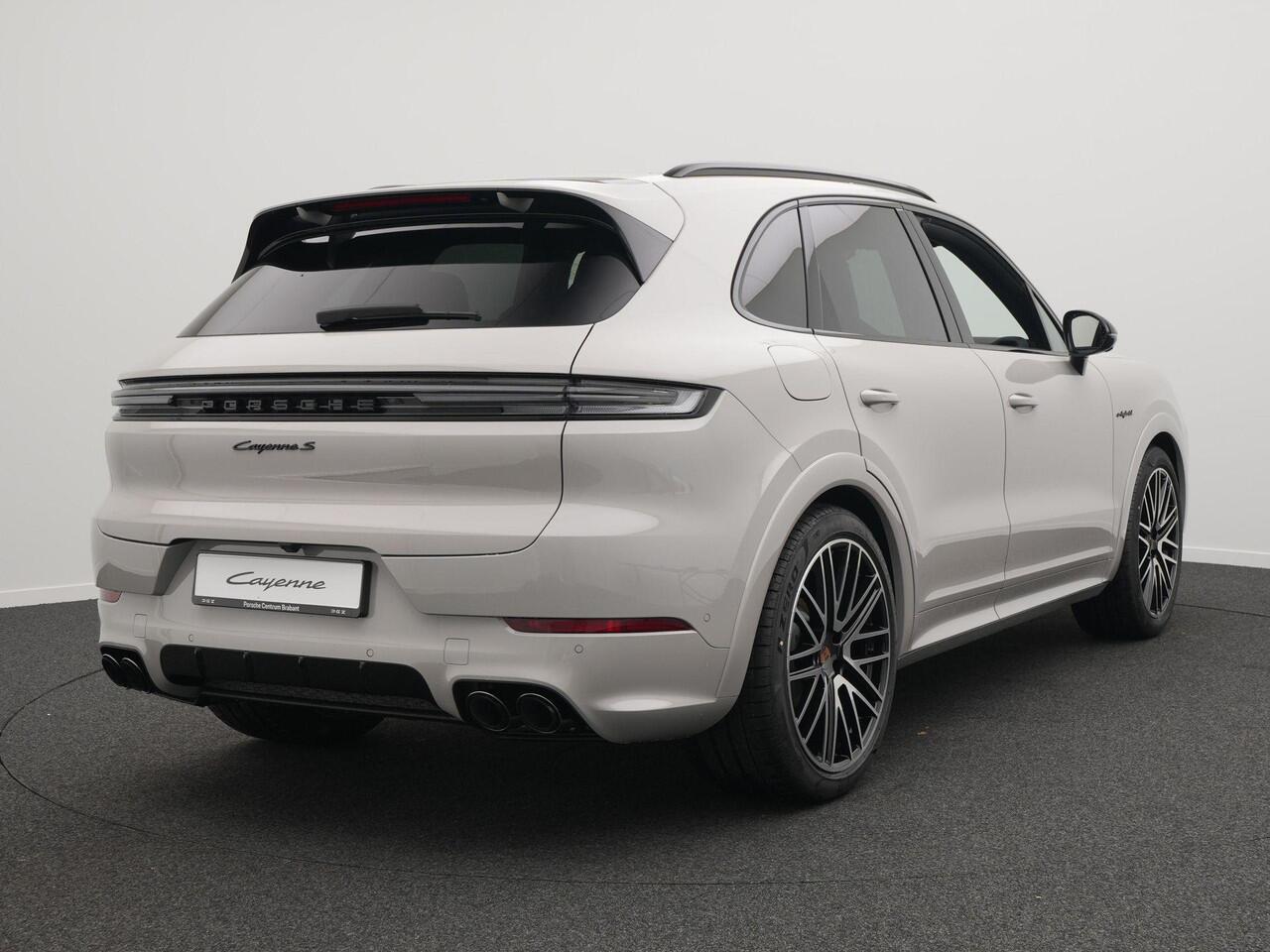 Porsche CAYENNE Coupé E-Hybrid Black Edition