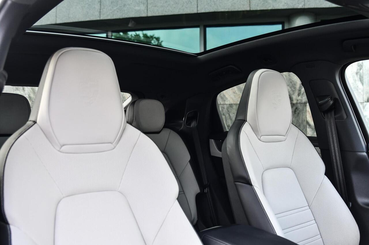 Porsche CAYENNE Coupé 3.0 E-Hybrid |Sport&design|Ventilatie|22inch|Glazendak|4W-sturing|