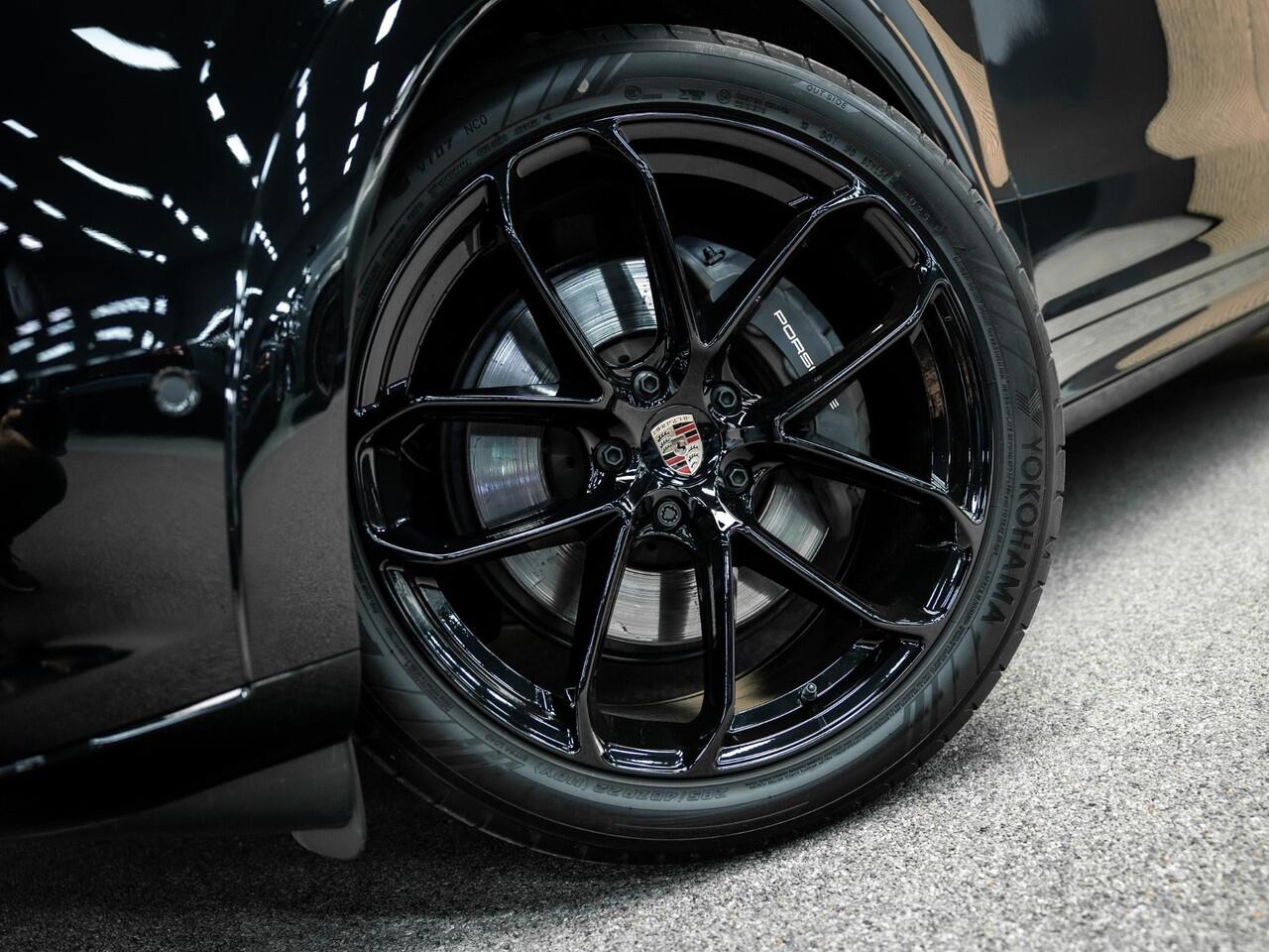 Porsche CAYENNE Coupé 3.0 E-Hybrid Black Edition | Sportuitlaat | Stoelverwarming en verkoeling | Sport Chrono |