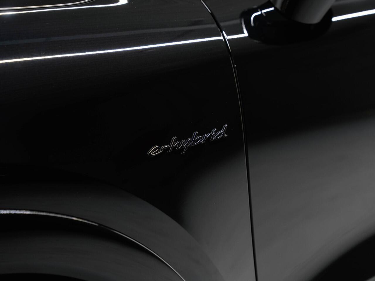 Porsche CAYENNE E-Hybrid Black Edition