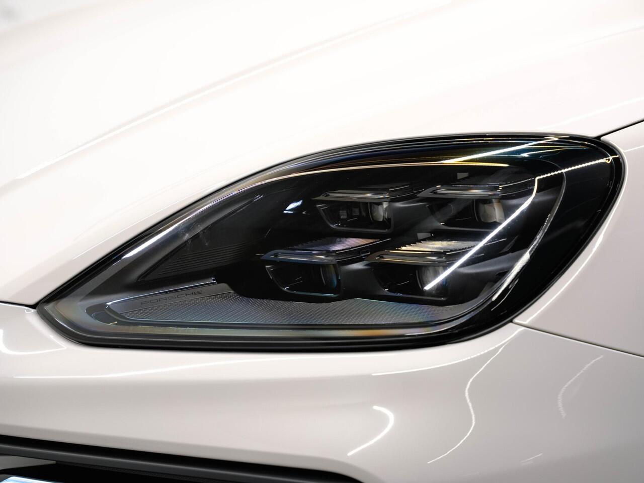 Porsche CAYENNE Turbo E-Hybrid Coupé with GT Package