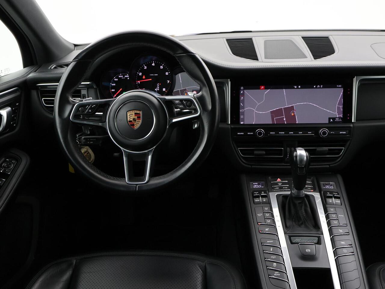 Porsche MACAN 2.0 AUT. FACELIFT MODEL + PANORAMA | LUCHTVERING | 21 INCH | STOELVERW. V+A | CARRERAWIT METALLIC