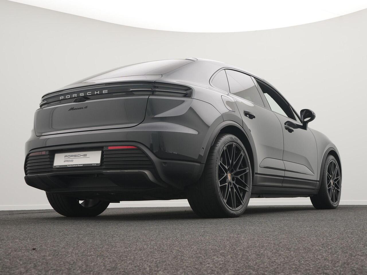 Porsche MACAN 4