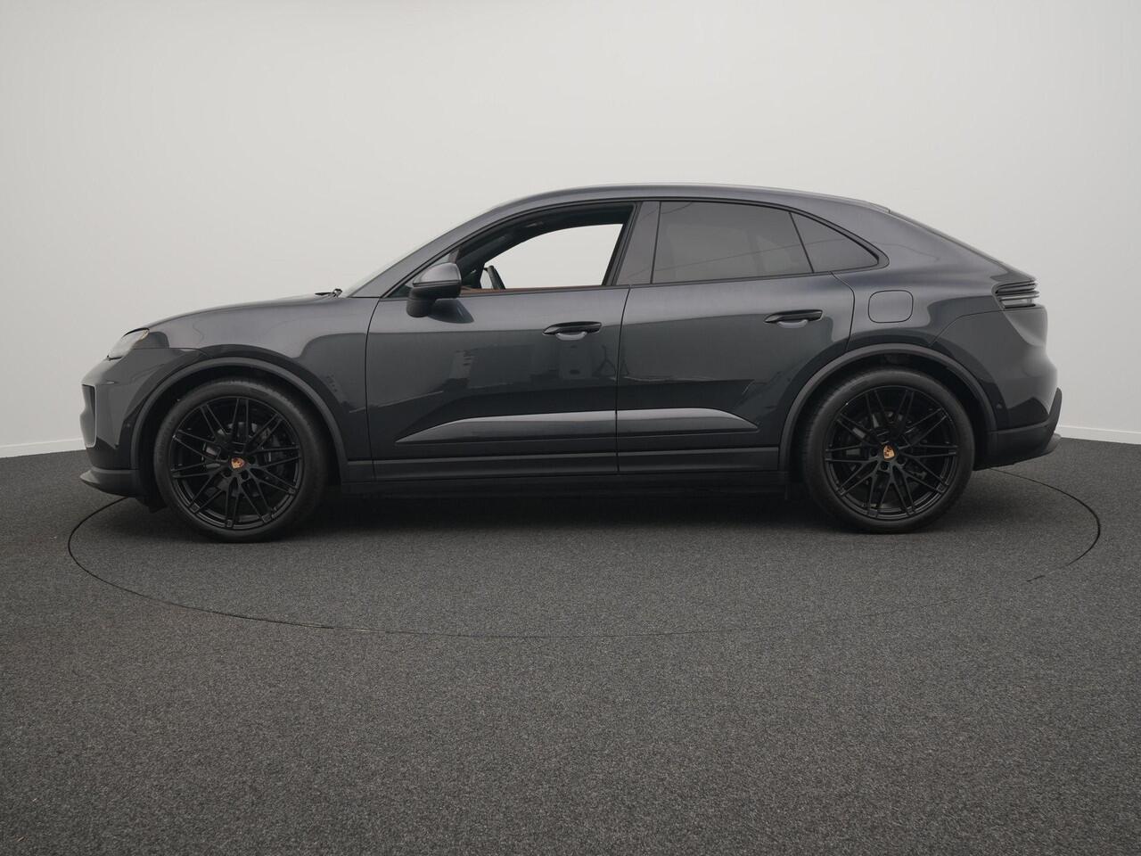 Porsche MACAN 4