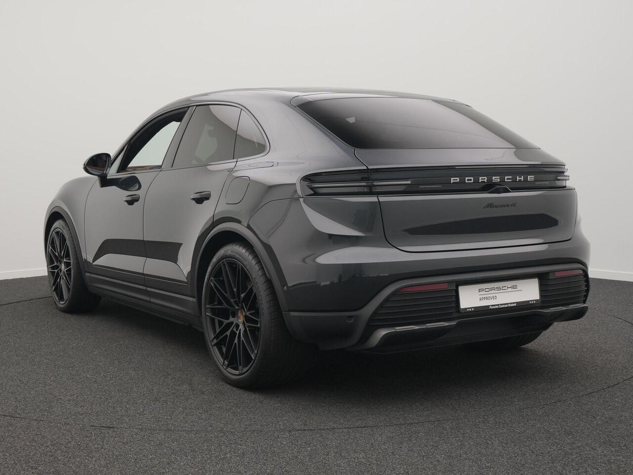 Porsche MACAN 4