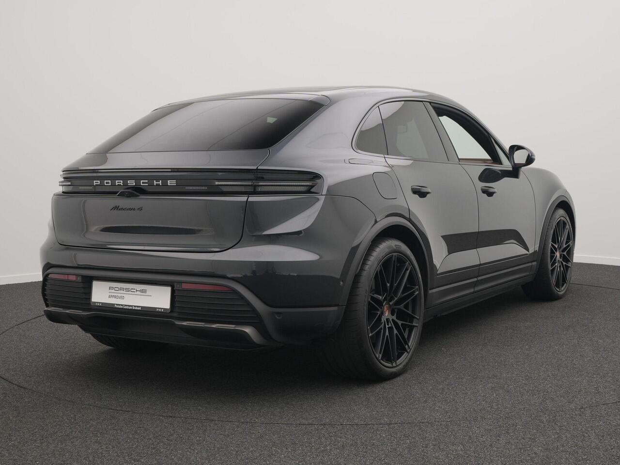 Porsche MACAN 4