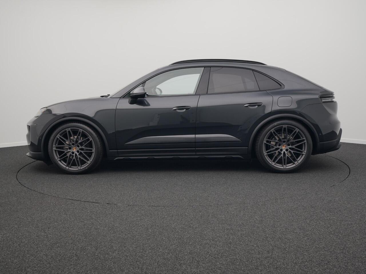 Porsche MACAN 4