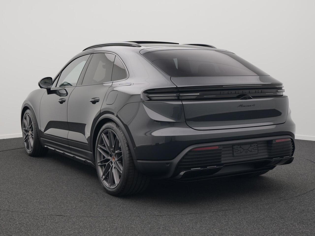 Porsche MACAN 4