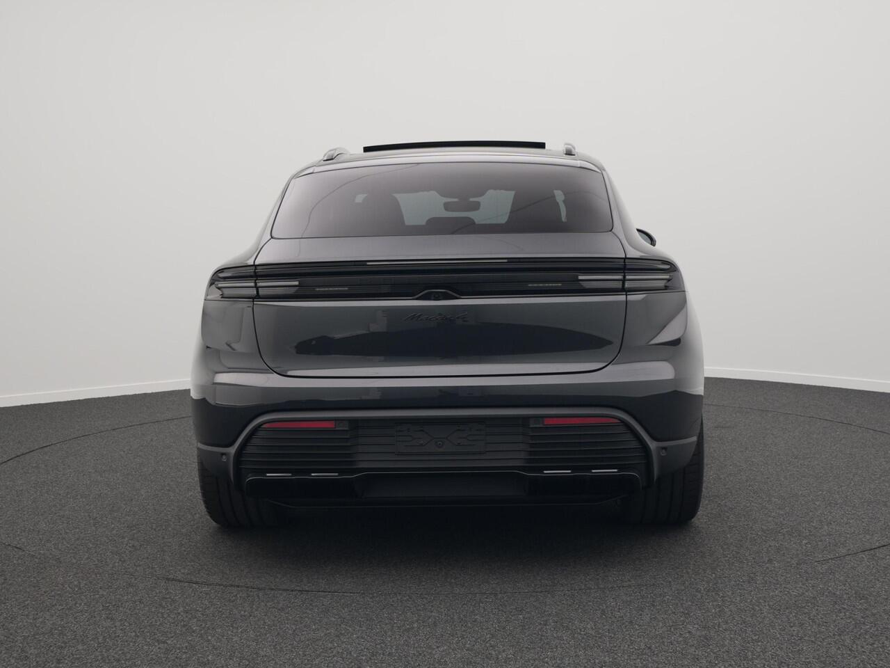 Porsche MACAN 4