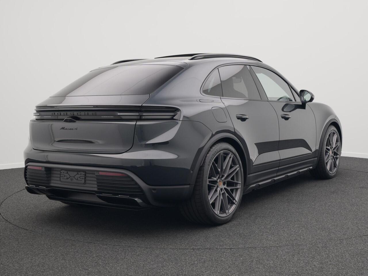 Porsche MACAN 4