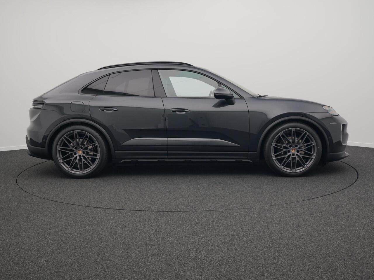 Porsche MACAN 4