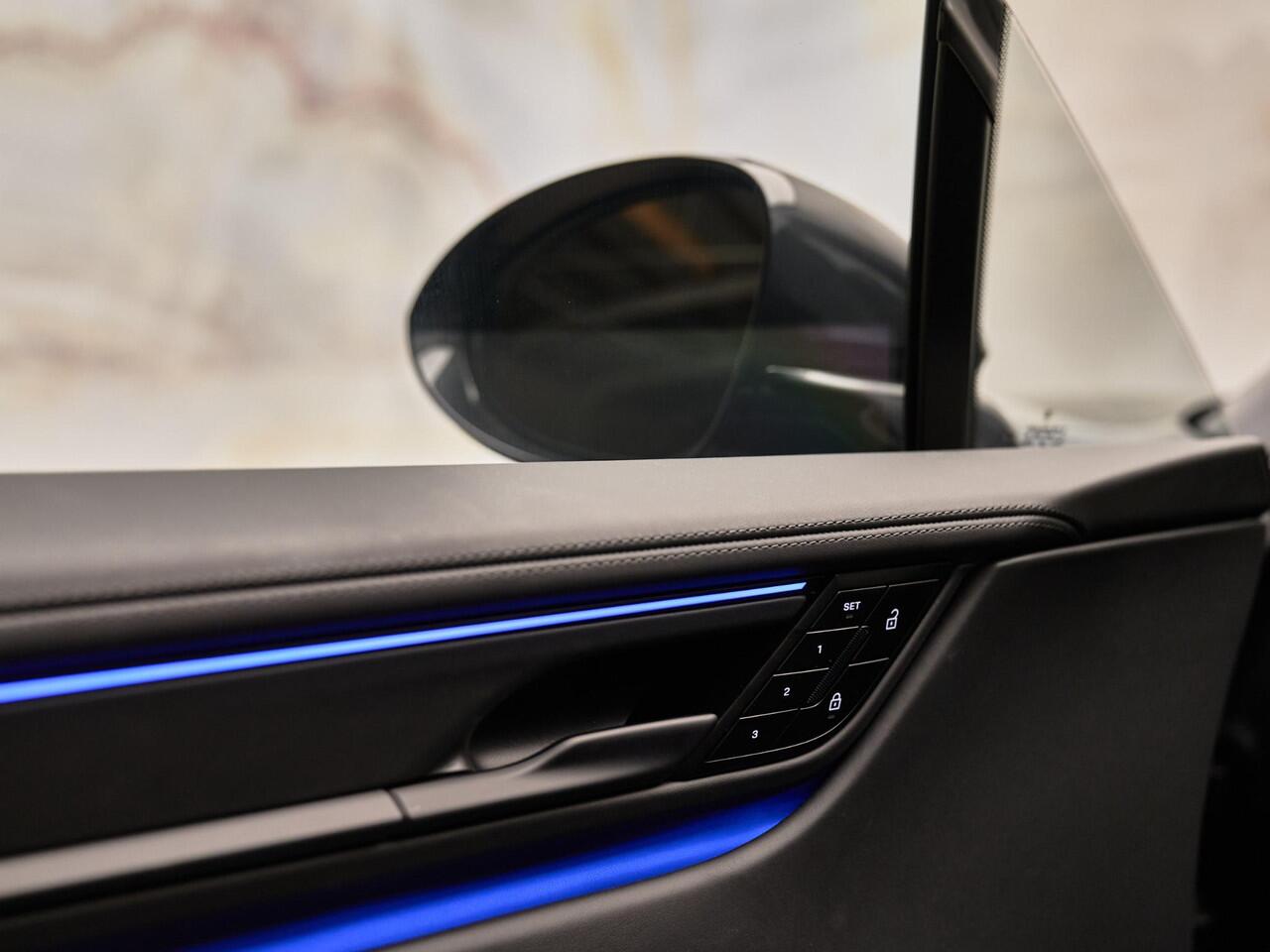 Porsche MACAN Turbo, pano, tr.haak, 22", Burmester, HUD, surround view, bijrijdersdisplay, matrix-LED, luchtv., privacy