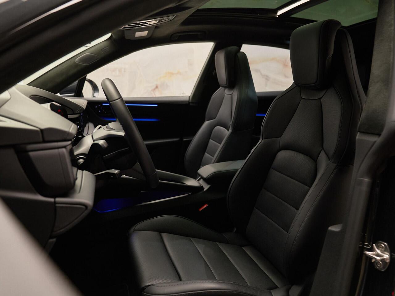 Porsche MACAN Turbo, pano, tr.haak, 22", Burmester, HUD, surround view, bijrijdersdisplay, matrix-LED, luchtv., privacy