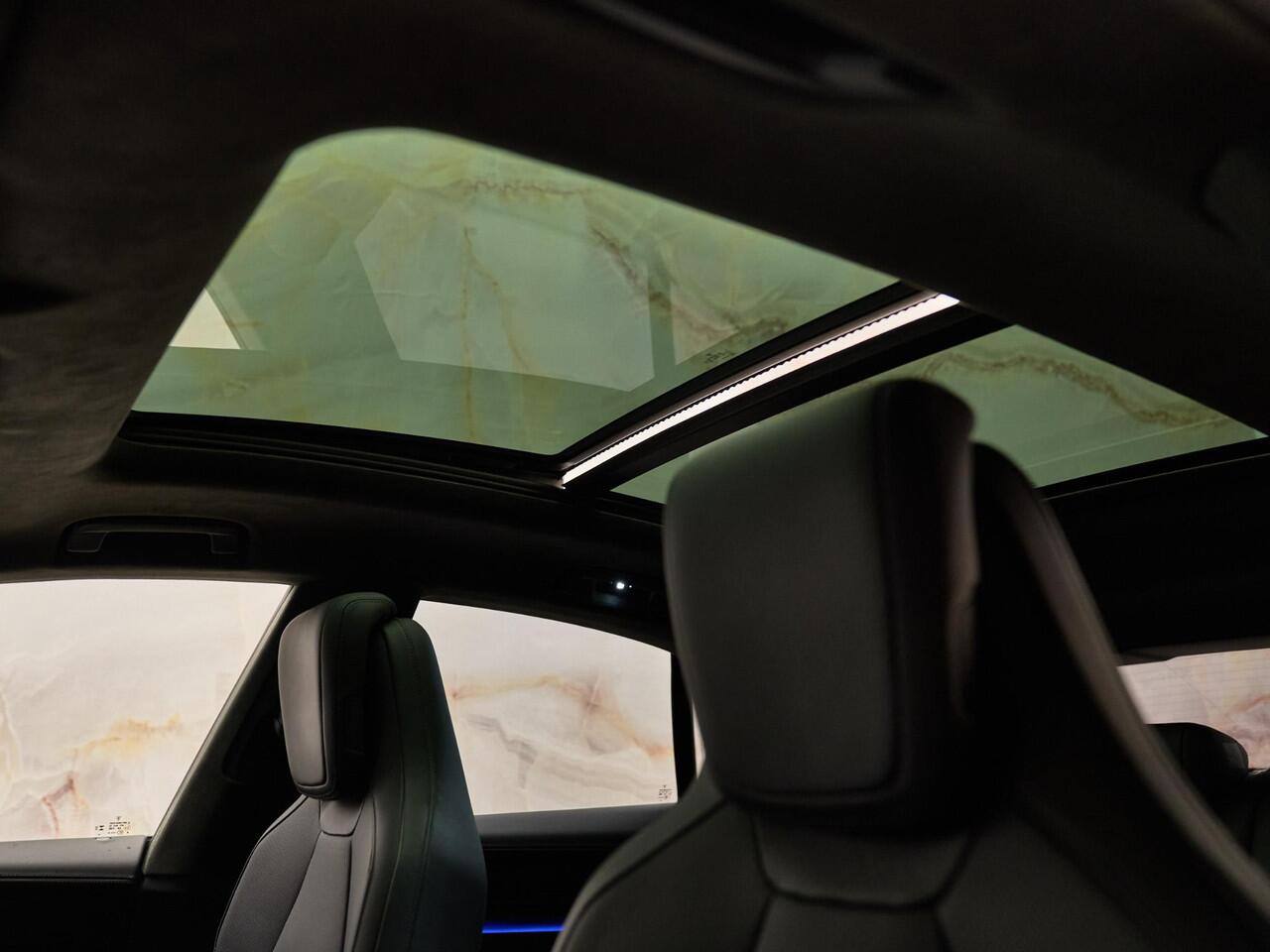 Porsche MACAN Turbo, pano, tr.haak, 22", Burmester, HUD, surround view, bijrijdersdisplay, matrix-LED, luchtv., privacy