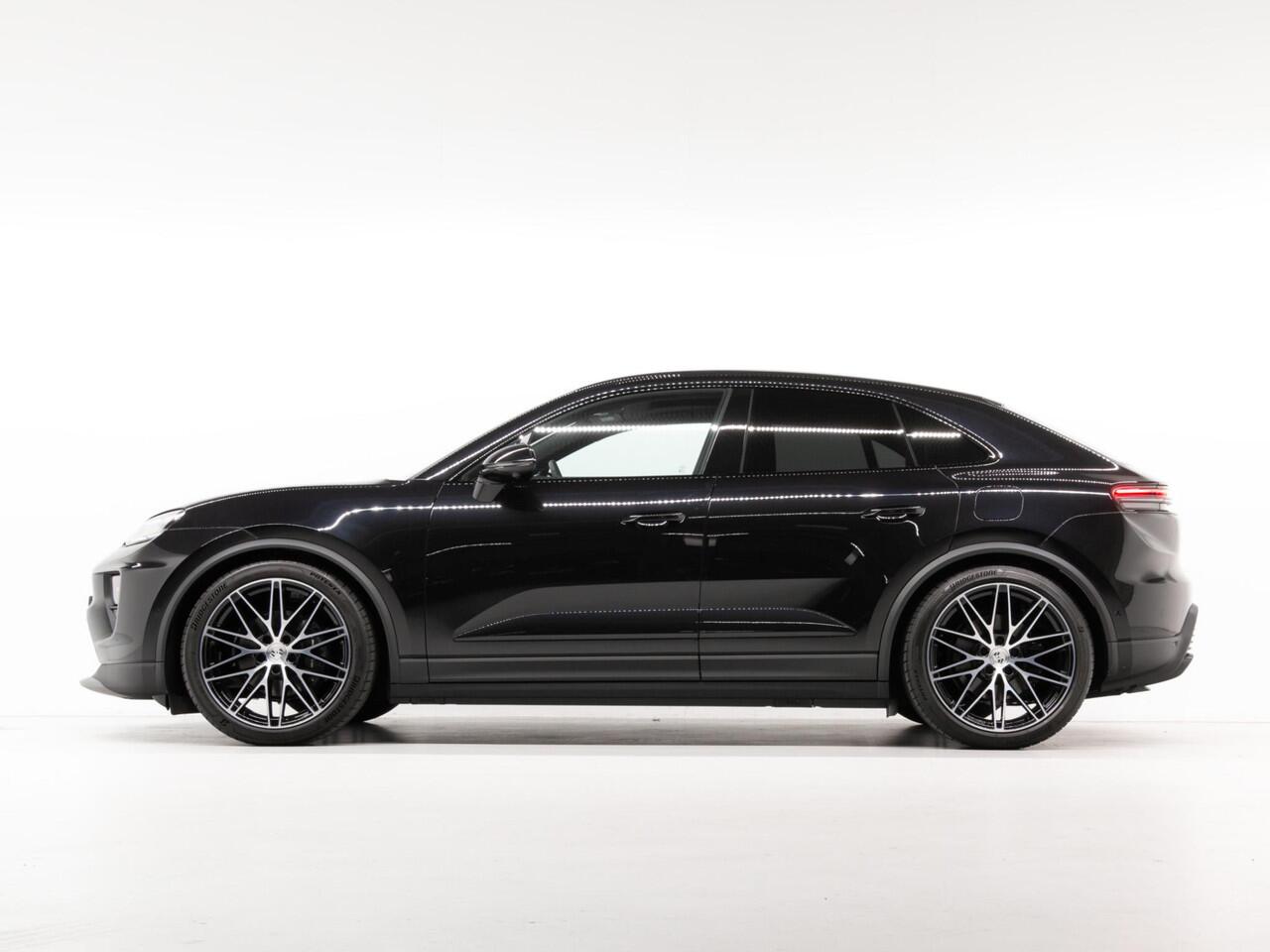 Porsche MACAN 4