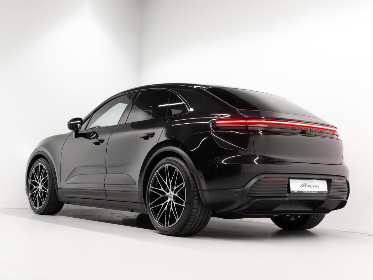 Porsche MACAN 4