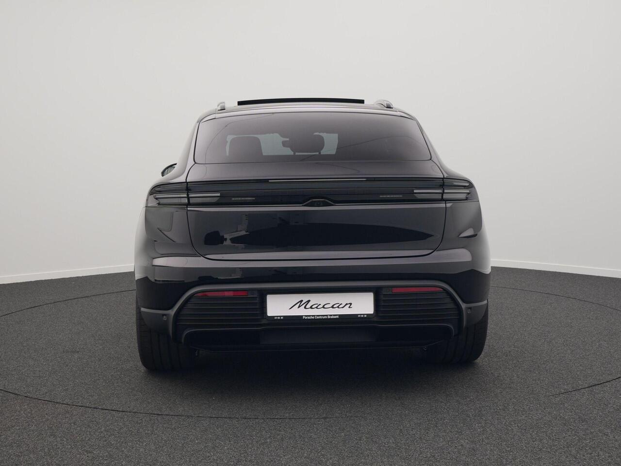 Porsche MACAN 4