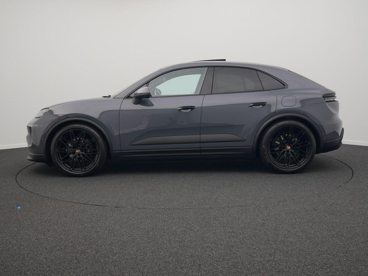 Porsche MACAN 4