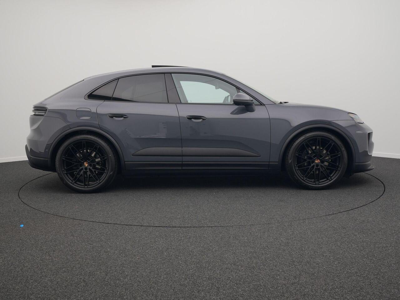 Porsche MACAN 4