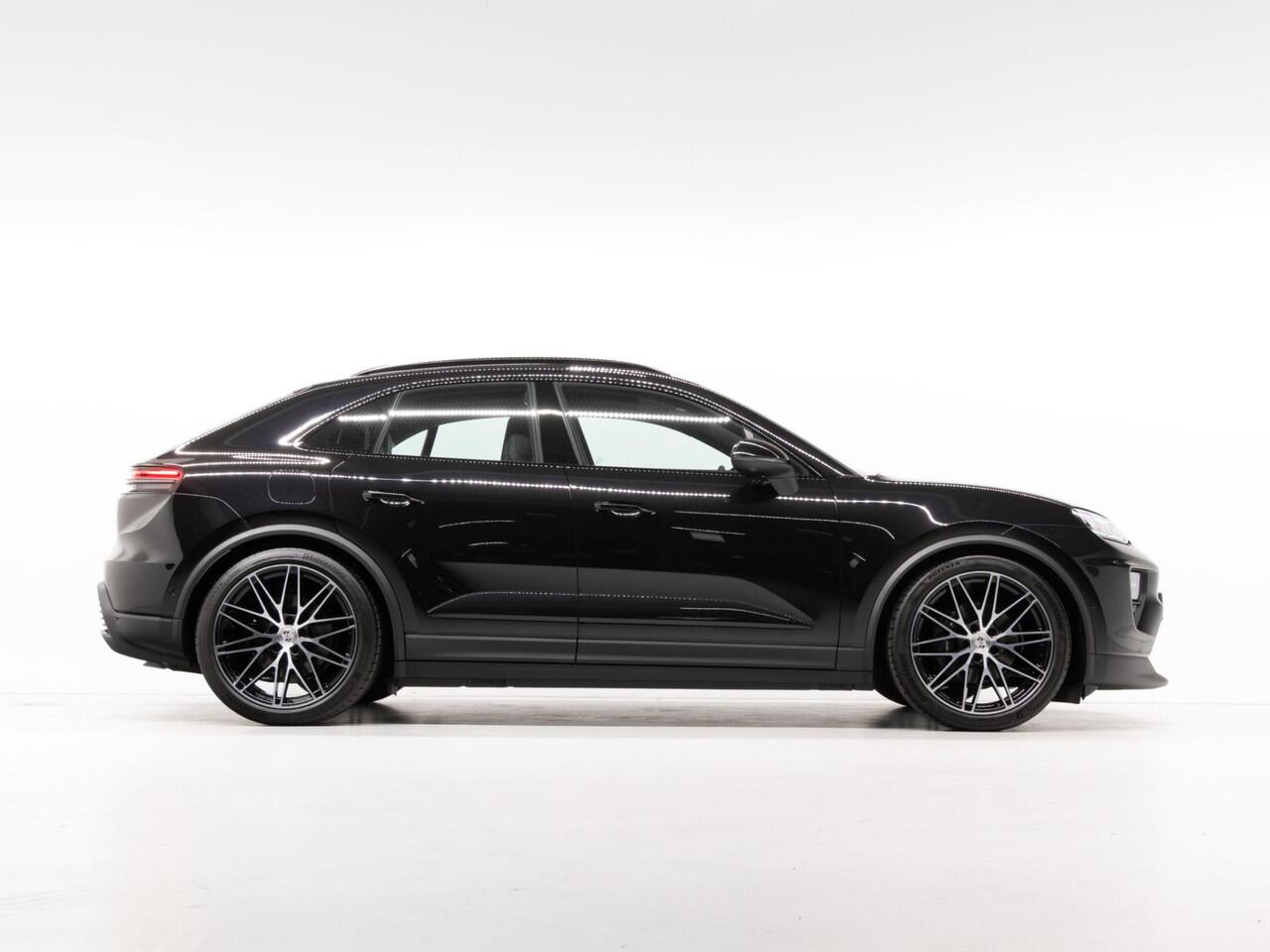 Porsche MACAN 4