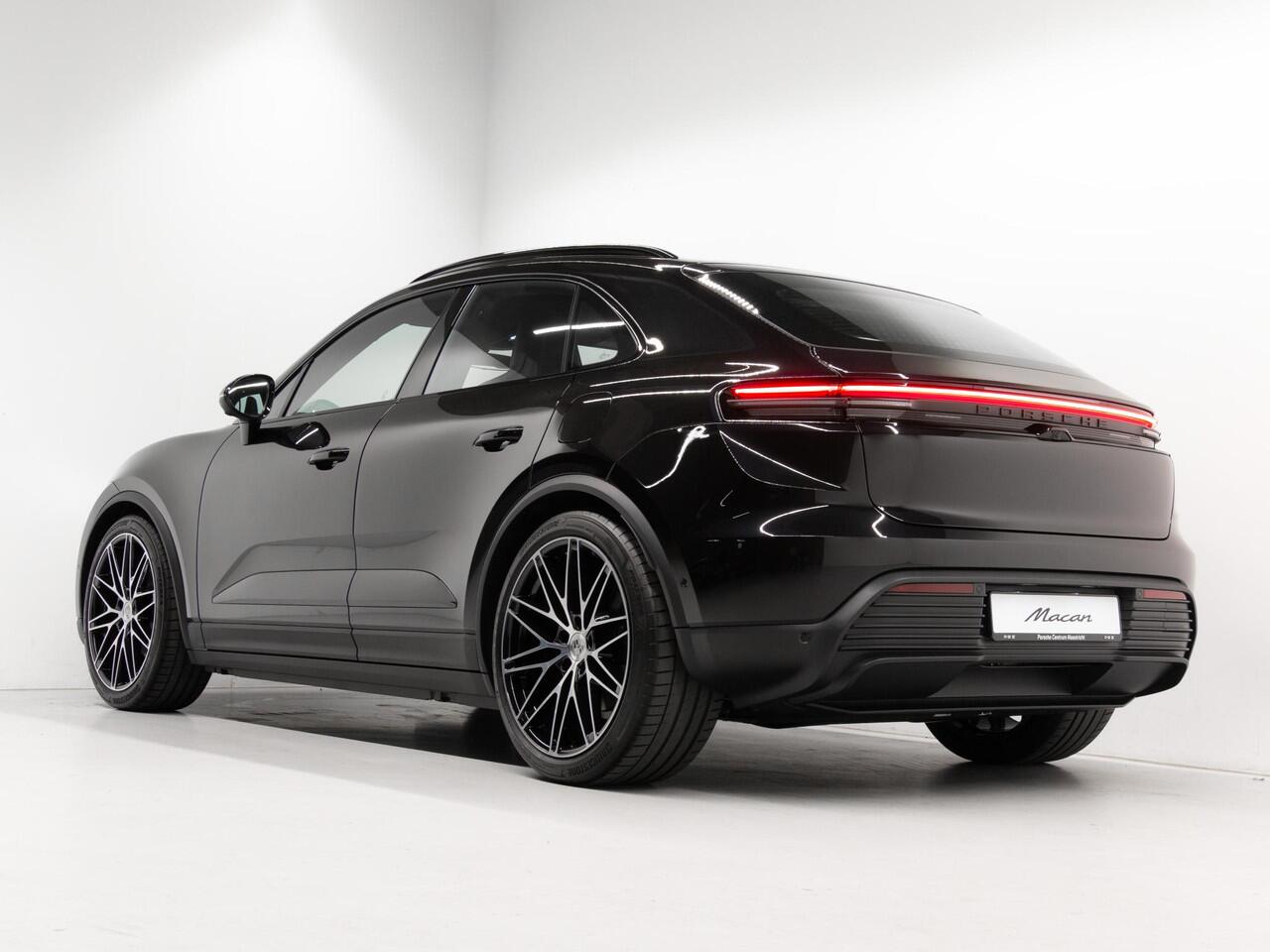 Porsche MACAN 4