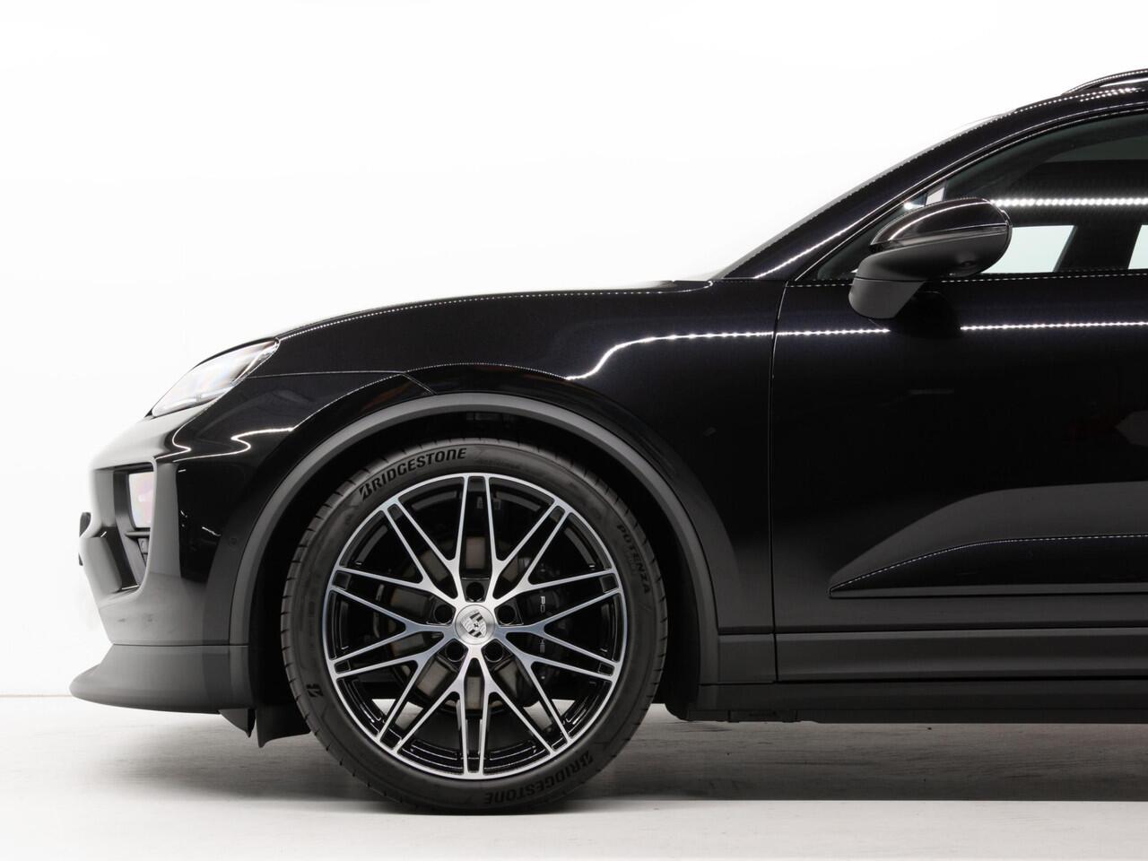 Porsche MACAN 4