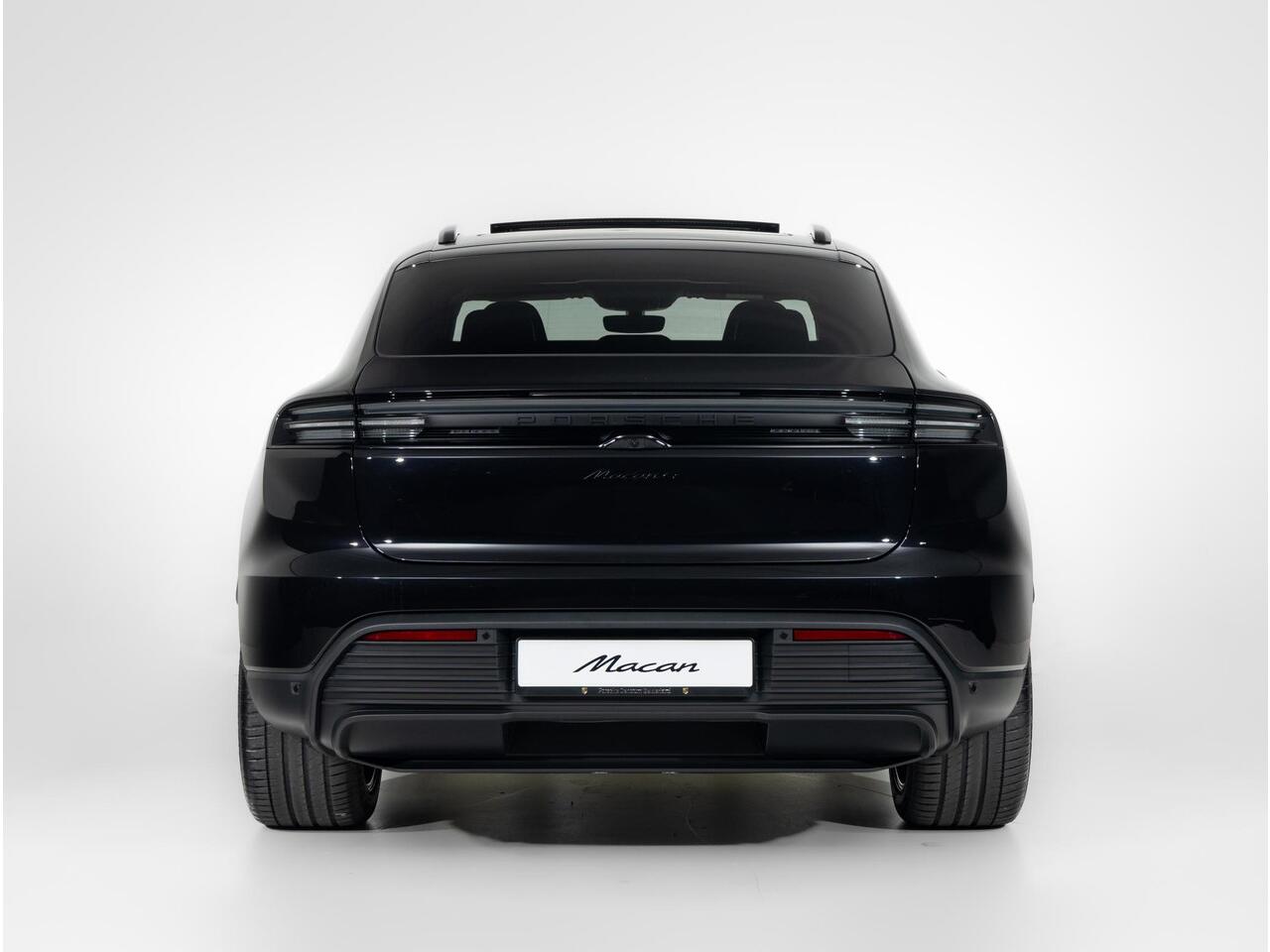 Porsche MACAN 4