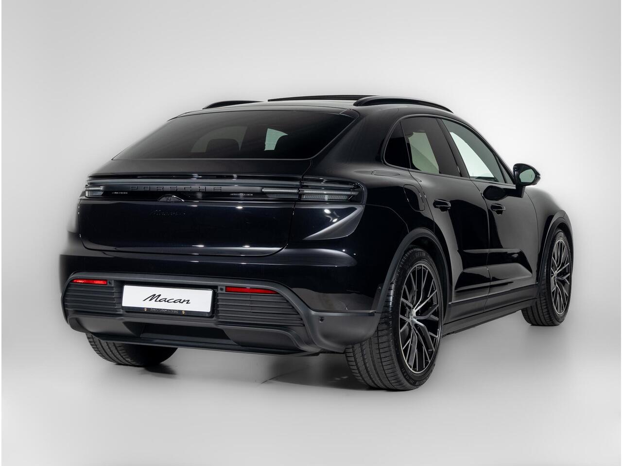 Porsche MACAN 4