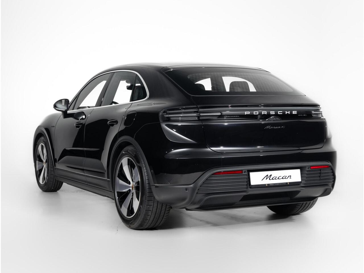 Porsche MACAN 4