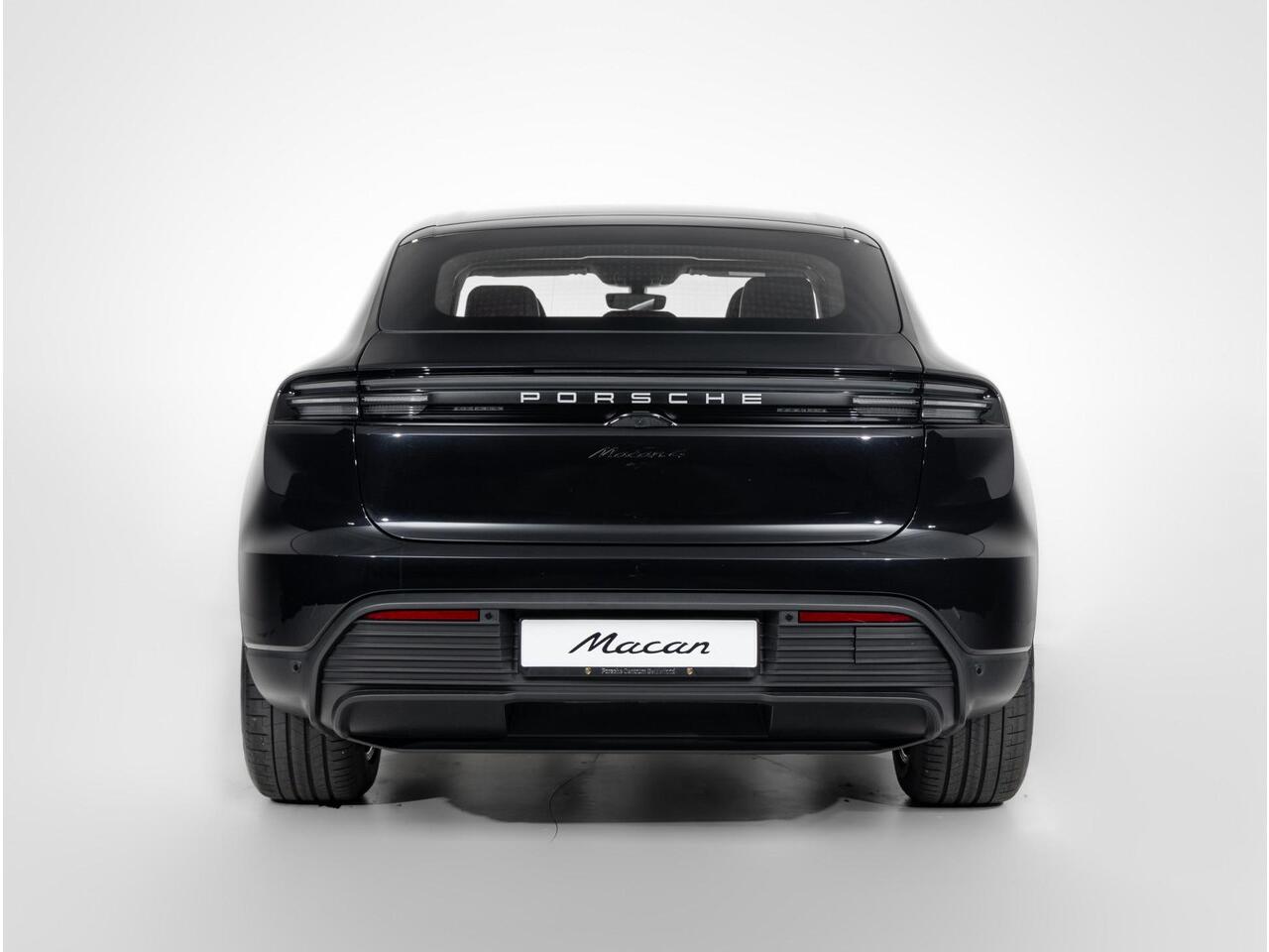 Porsche MACAN 4