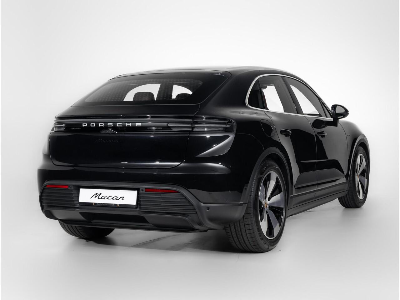 Porsche MACAN 4
