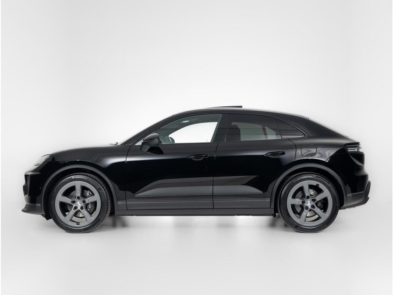Porsche MACAN 4