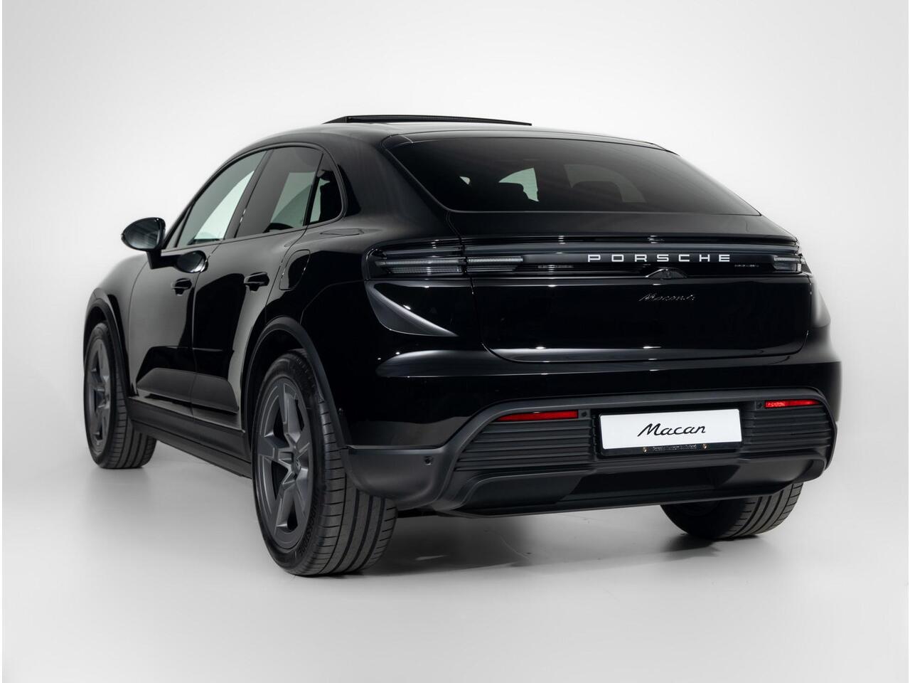 Porsche MACAN 4