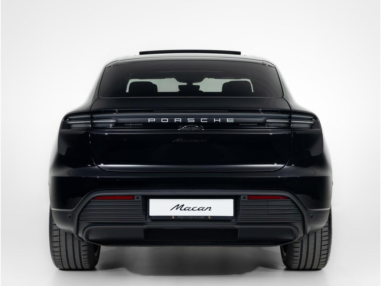 Porsche MACAN 4
