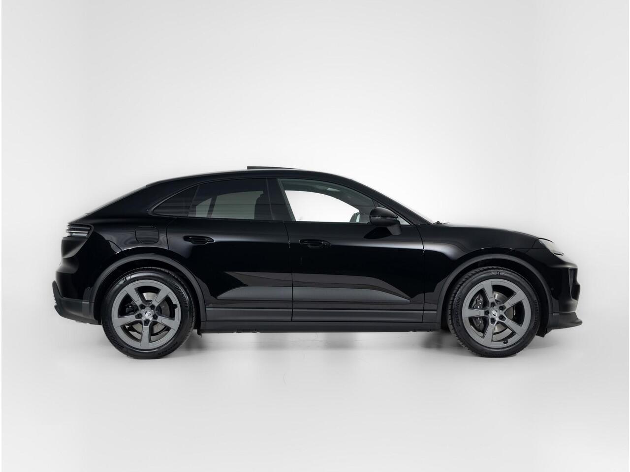 Porsche MACAN 4