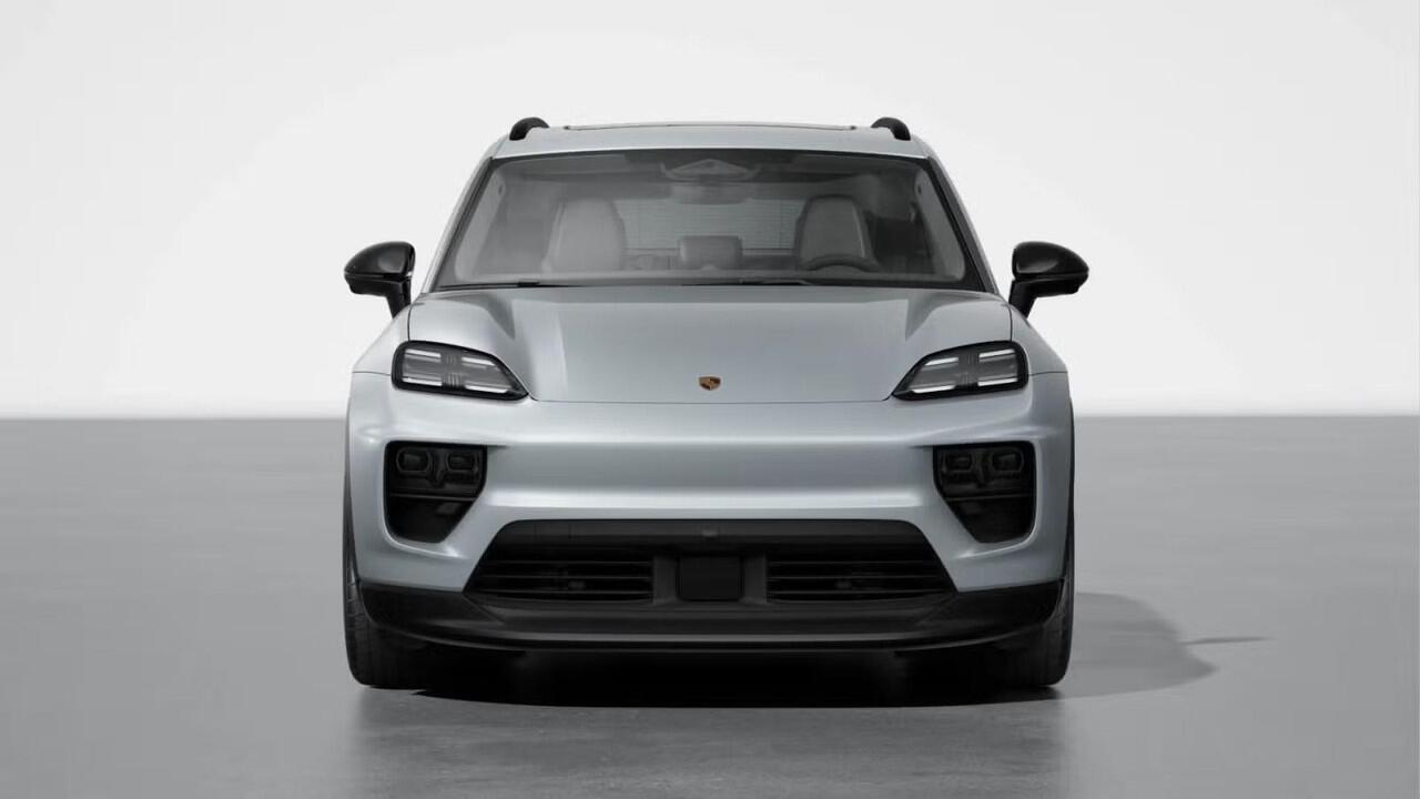 Porsche MACAN 4