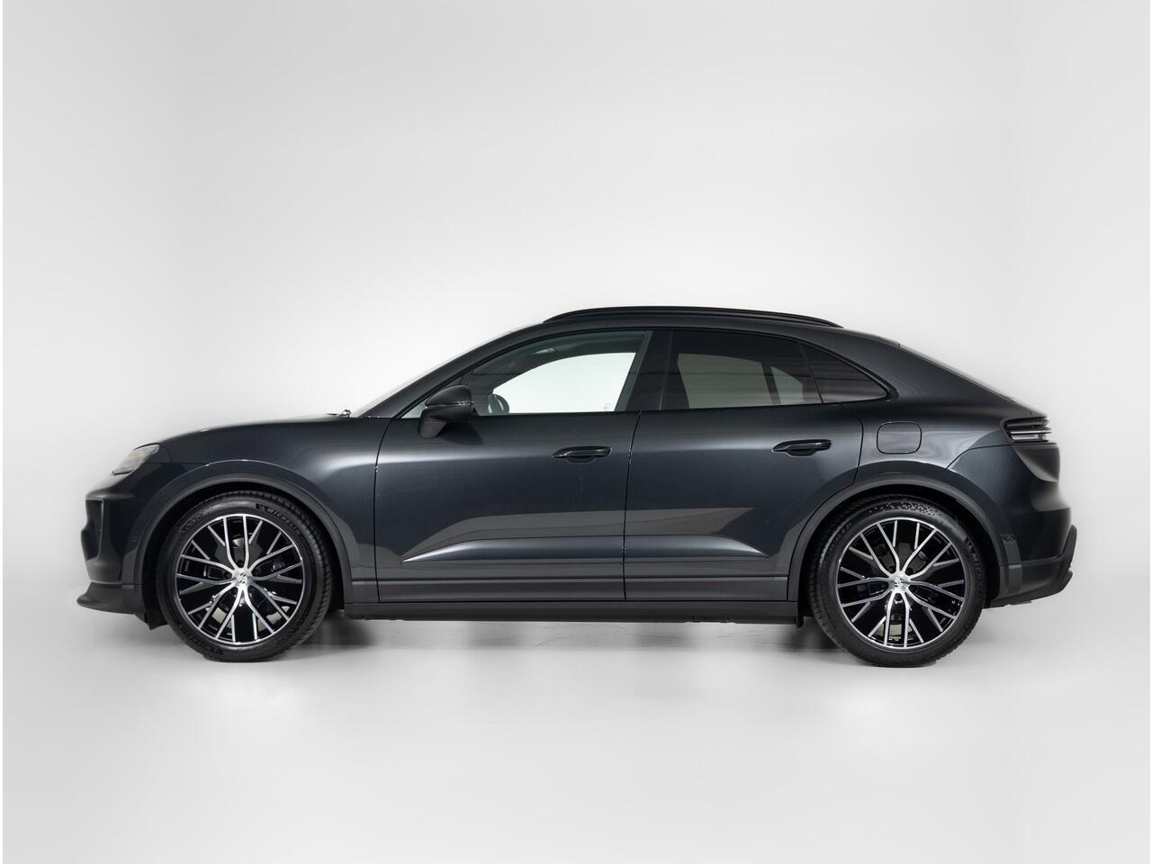 Porsche MACAN 4