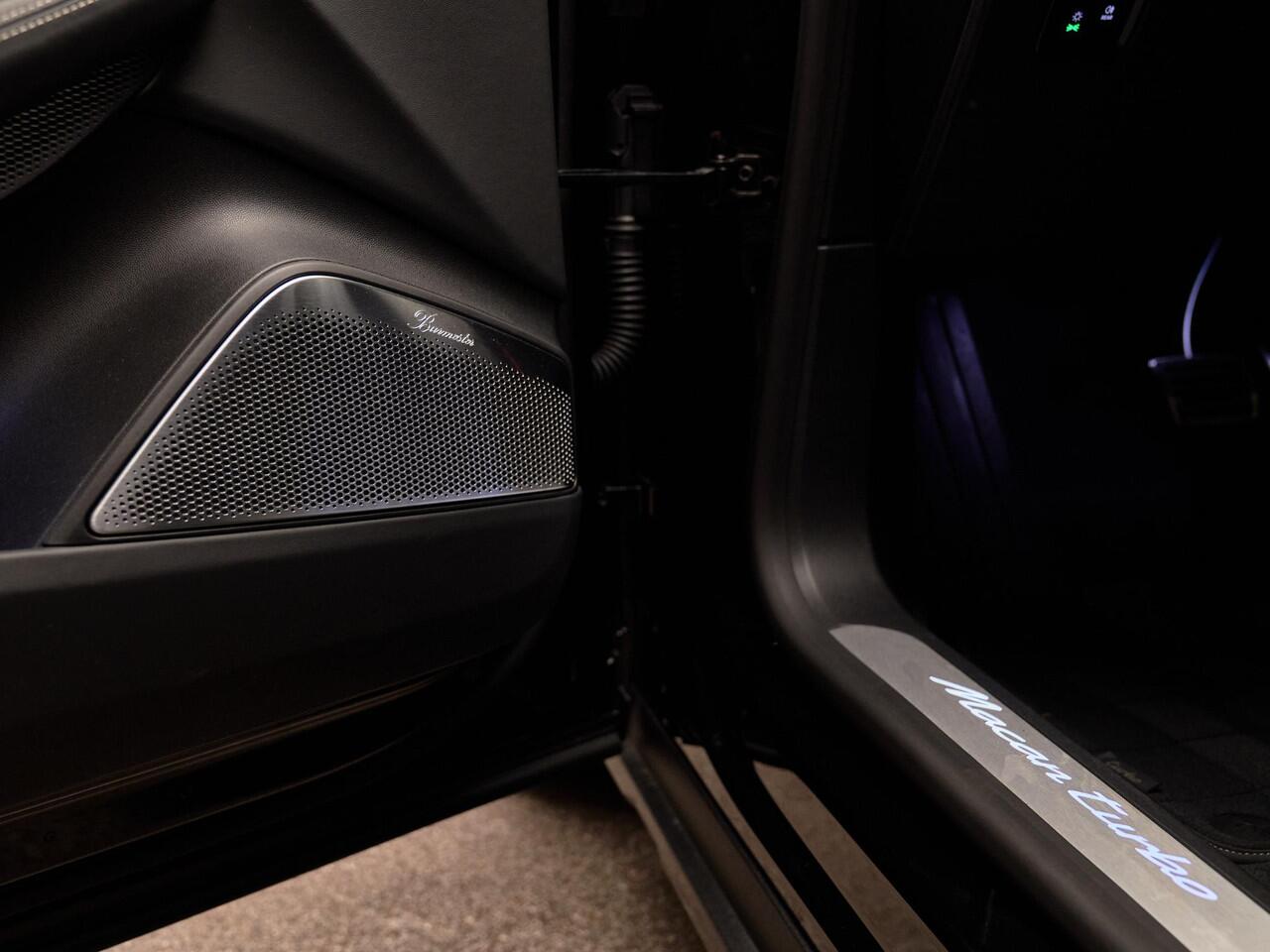 Porsche MACAN Turbo, Offroad Design, Burmester, InnoDrive, bijrijdersdisplay, 22", pano, HUD, LED-matrix, tr.haak, privacy, NP160k