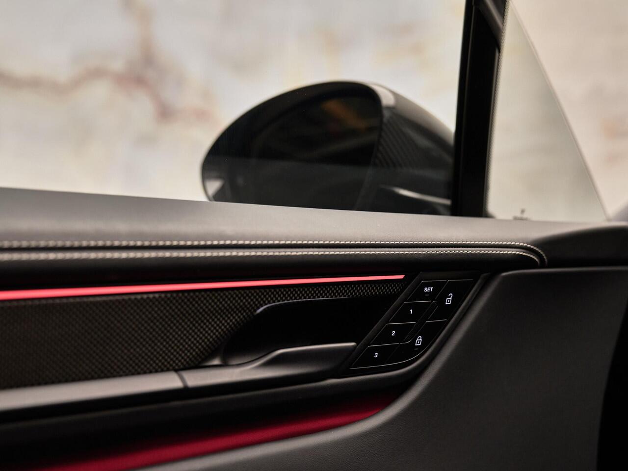 Porsche MACAN Turbo, Offroad Design, Burmester, InnoDrive, bijrijdersdisplay, 22", pano, HUD, LED-matrix, tr.haak, privacy, NP160k