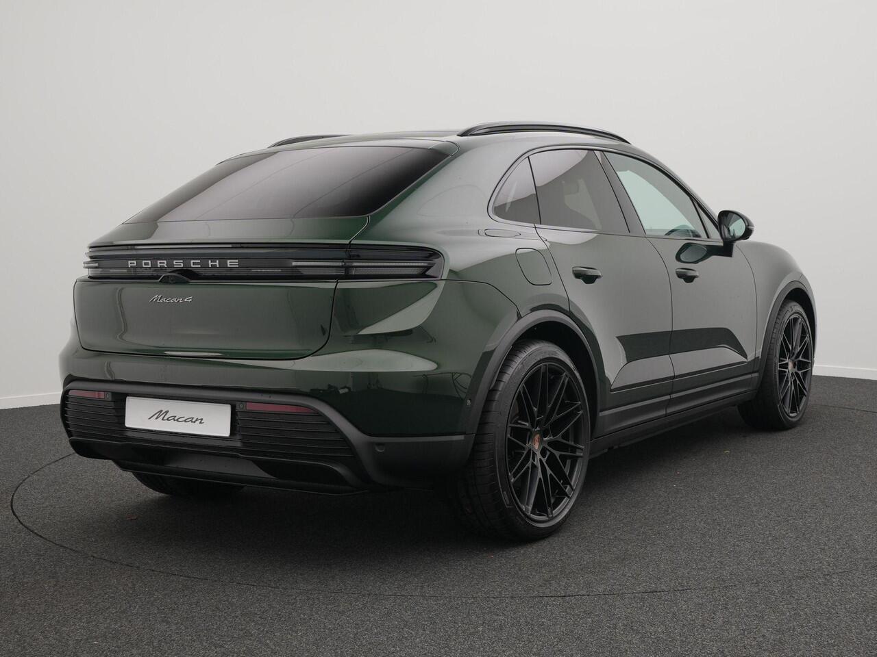 Porsche MACAN 4