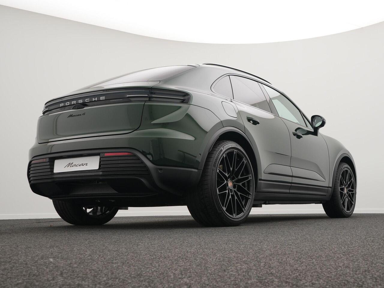 Porsche MACAN 4